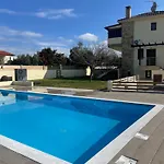 Helvetia Luxury Pool Feriehus