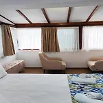 Helvetia Luxury Pool Feriehus Kriopigi
