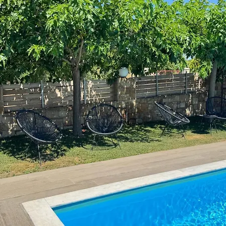 Helvetia Luxury Pool Kryopigi