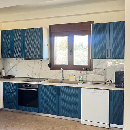 Semesterbostad Helvetia Luxury Pool Kryopigi