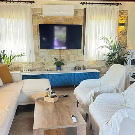 Semesterbostad Helvetia Luxury Pool *