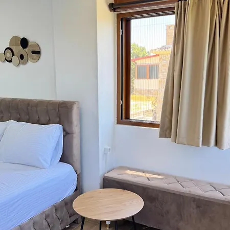 Helvetia Luxury Pool Kryopigi