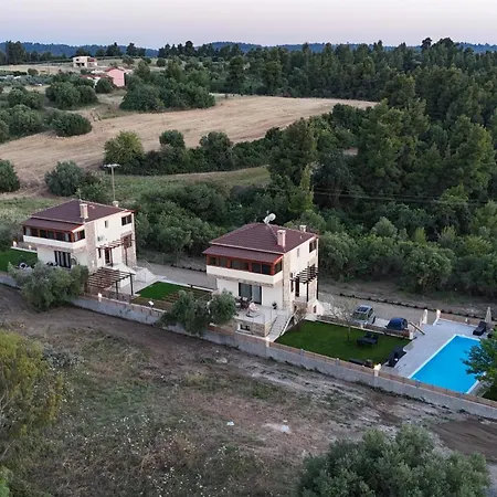 Helvetia Luxury Pool Kryopigi