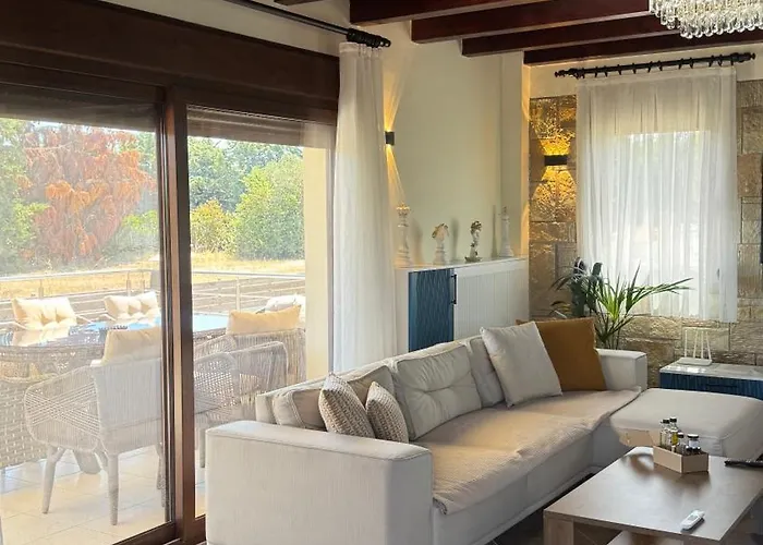 Helvetia Luxury Pool * Κρυοπηγή