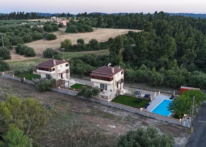 Helvetia Luxury Pool Kryopigi